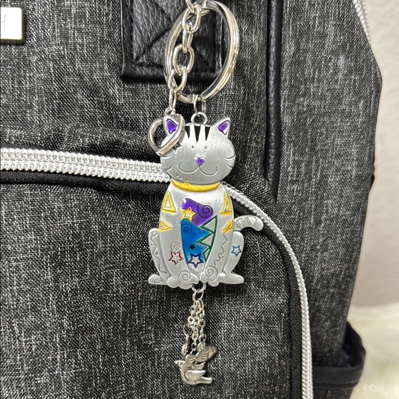 🐾 Silver Cat Keychain with Colorful Accents – Purrfectly Charming! 🐾 - Picture 1 of 9